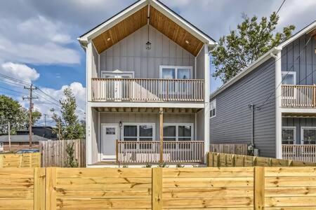 הוילה נאשוויל New Build 5 Min To Broadway Sleeps 10 מראה חיצוני תמונה