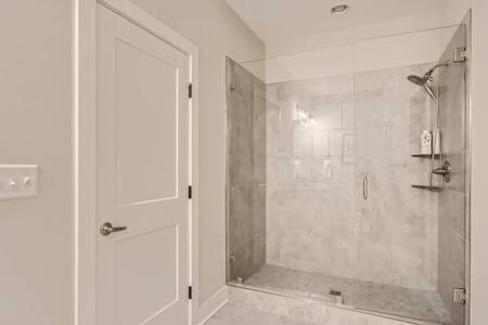 הוילה נאשוויל New Build 5 Min To Broadway Sleeps 10 מראה חיצוני תמונה