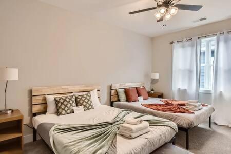 הוילה נאשוויל New Build 5 Min To Broadway Sleeps 10 מראה חיצוני תמונה