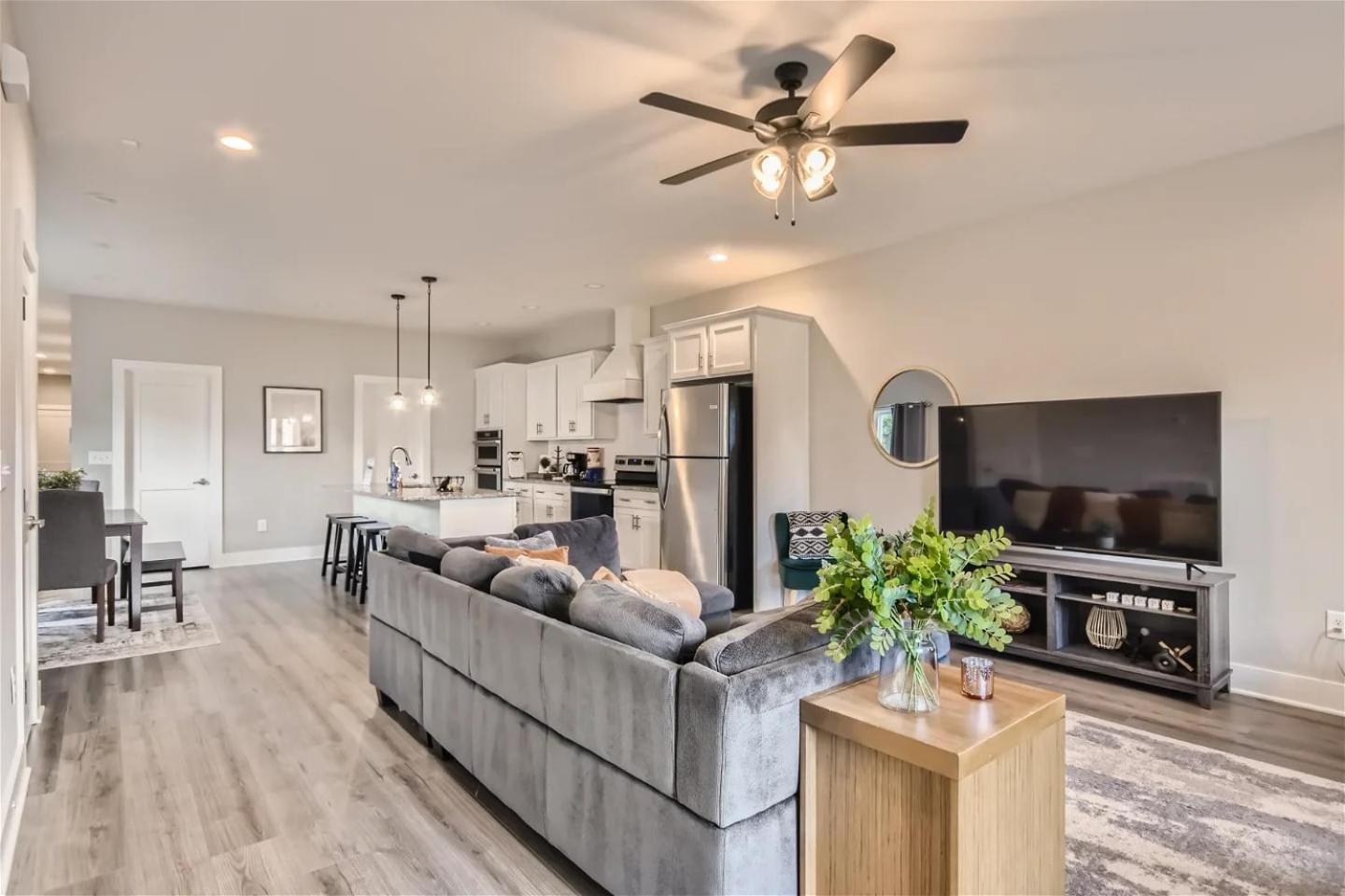 הוילה נאשוויל New Build 5 Min To Broadway Sleeps 10 מראה חיצוני תמונה